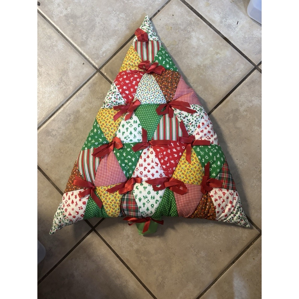 Specially Fashioned By Ann‎ Quilted Christmas Tree Red ribbons Country Cottage